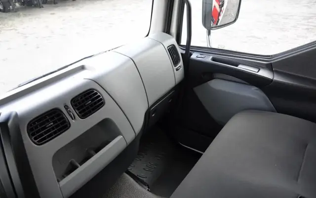 RENAULT D 210/  4X2 / SKRZYNIOWY 5 M + HDS PALFINGER PK 8.501 SLD A / UDŹWIG 5 580G / STEROWANIE RADIOWE / ROTATOR / SPROWADZONY 