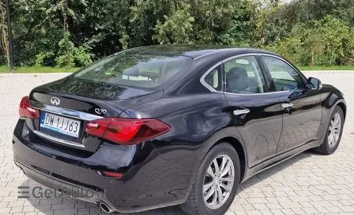 INFINITI Q70 