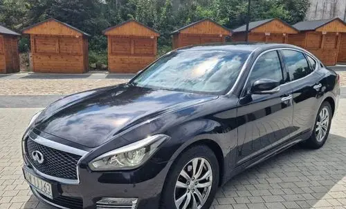 INFINITI Q70 