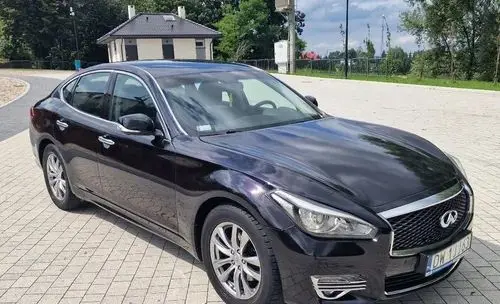 INFINITI Q70 