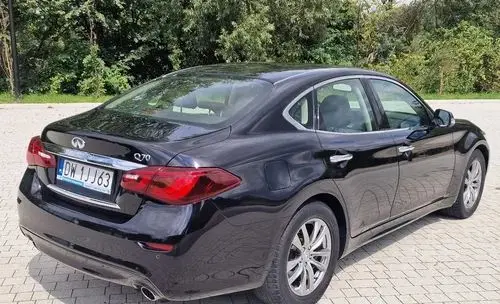 INFINITI Q70 