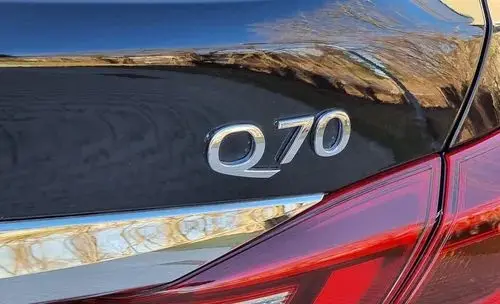 INFINITI Q70 