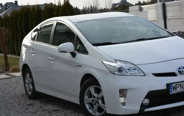 TOYOTA Prius 1.8 HSD Premium