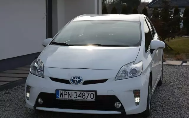 TOYOTA Prius 1.8 HSD Premium
