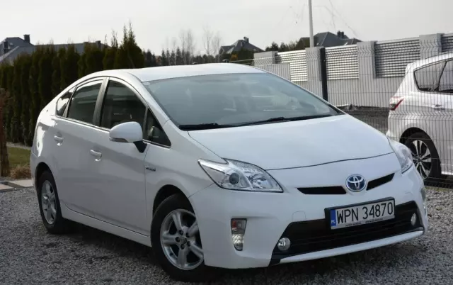 TOYOTA Prius 1.8 HSD Premium