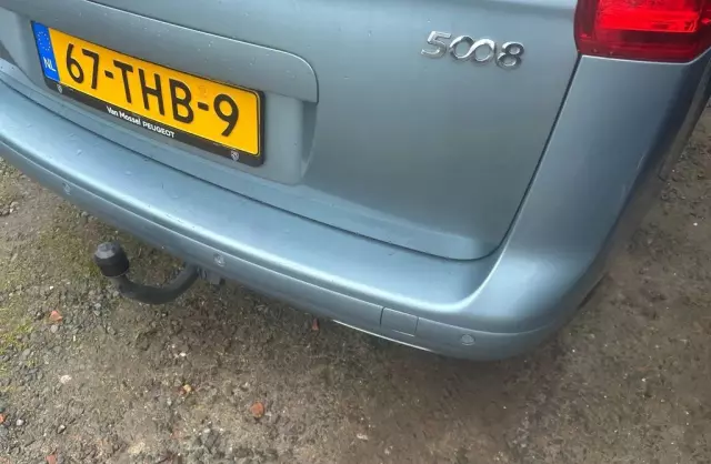 PEUGEOT 5008 