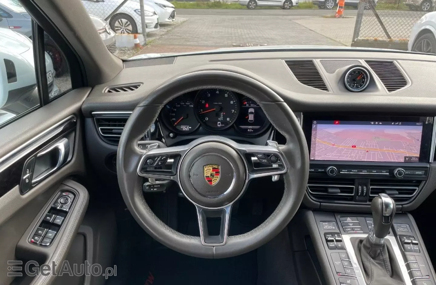 PORSCHE Macan 
