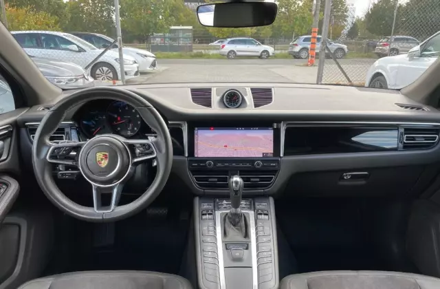 PORSCHE Macan 