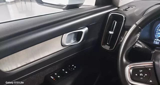 VOLVO XC 40 D3 SCR Inscription