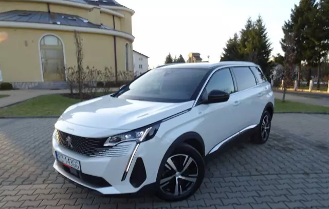 PEUGEOT 5008 