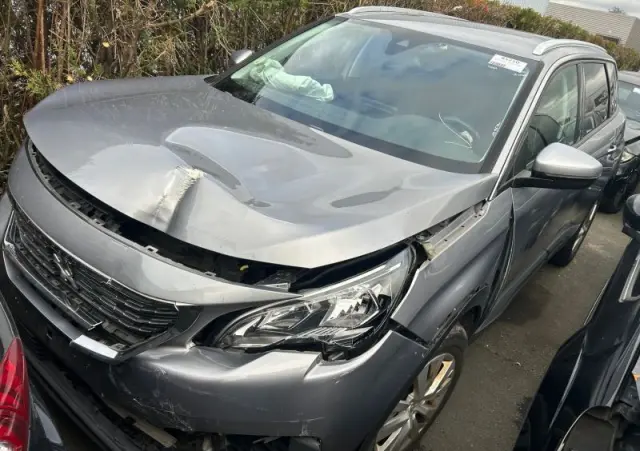 PEUGEOT 5008 