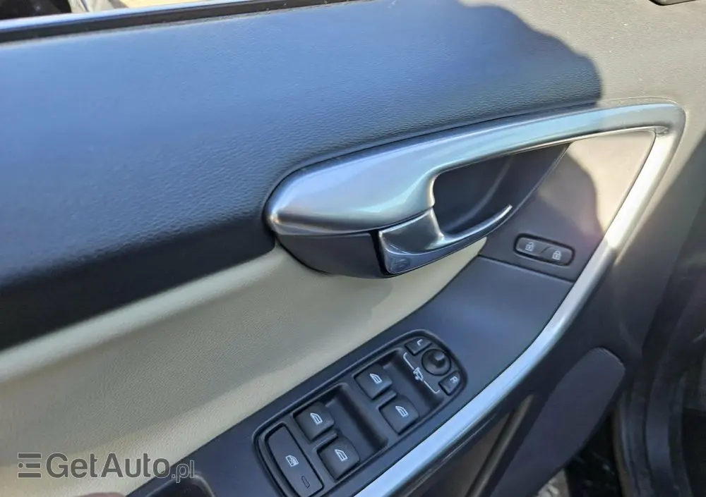 VOLVO XC 60 D4 Summum