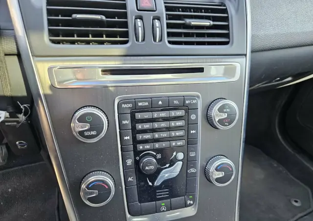VOLVO XC 60 D4 Summum