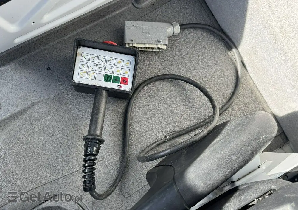 MERCEDES-BENZ Sprinter Zwyżka Podnośnik Koszowy VERSALIFT VTX-240 UDT 