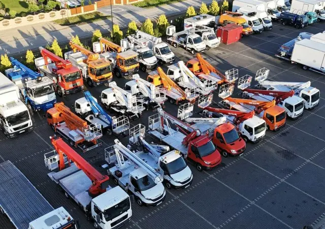 MERCEDES-BENZ Sprinter Zwyżka Podnośnik Koszowy VERSALIFT VTX-240 UDT 