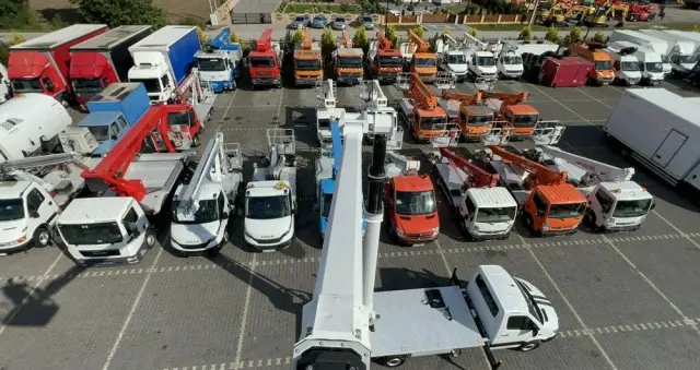 MERCEDES-BENZ Sprinter Zwyżka Podnośnik Koszowy VERSALIFT VTX-240 UDT 