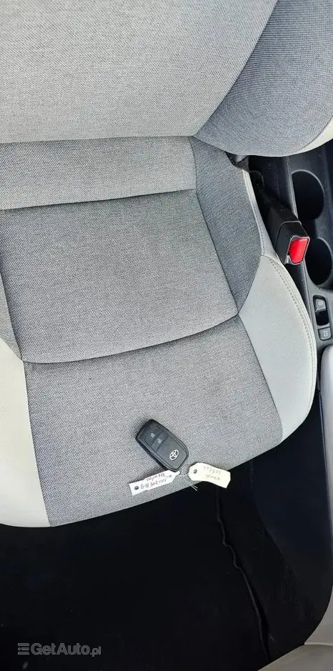 TOYOTA Yaris Hybrid 1.5 VVT-i Elegant