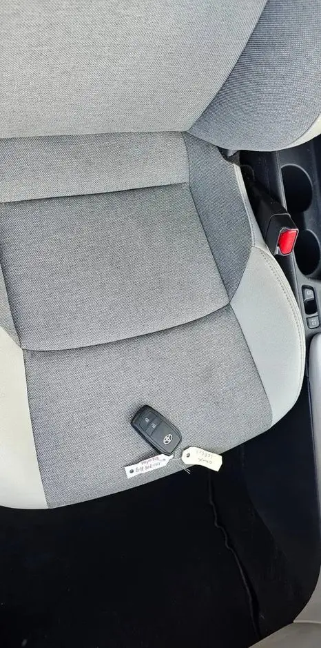 TOYOTA Yaris Hybrid 1.5 VVT-i Elegant