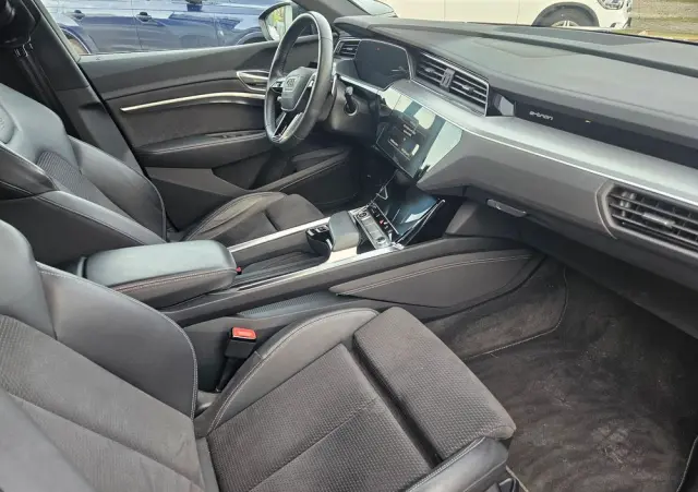 AUDI E-tron 50 quattro S line