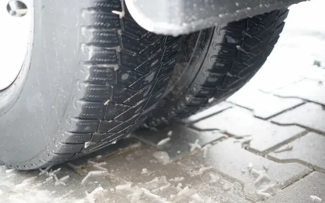 IVECO DAILY 70-180 / WYWROTKA TYLNOZSYPOWA 2,8 M / DMC: 7,0 T / BLOKADA MOSTU /  BLIŹNIAK / HI-MATIC / 