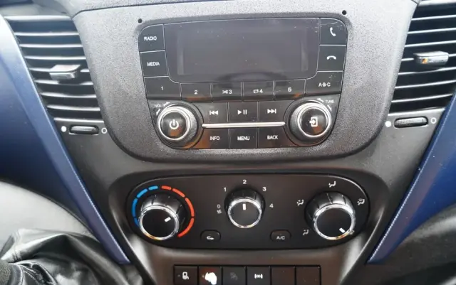 IVECO DAILY 70-180 / WYWROTKA TYLNOZSYPOWA 2,8 M / DMC: 7,0 T / BLOKADA MOSTU /  BLIŹNIAK / HI-MATIC / 