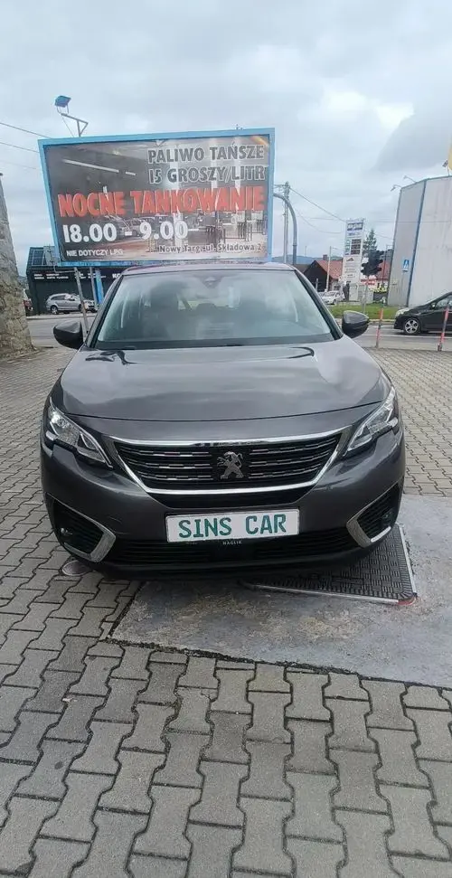 PEUGEOT 5008 