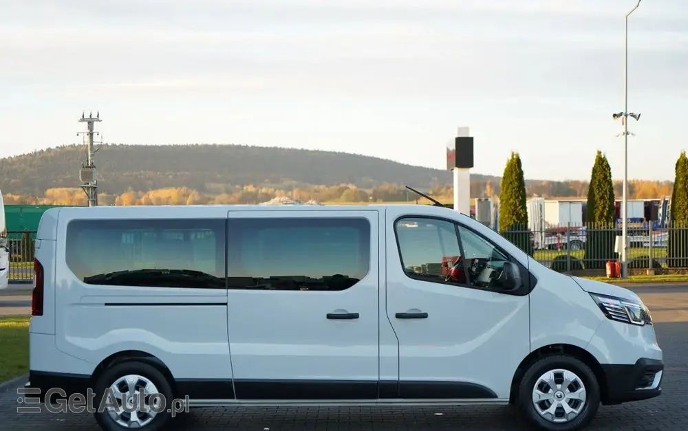 RENAULT TRAFIC III / BUS / 9 MIEJSC / PIERWSZY WŁAŚCICIEL / POLSKI SALON / 2022 ROK / 