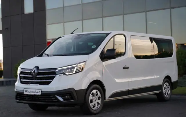 RENAULT TRAFIC III / BUS / 9 MIEJSC / PIERWSZY WŁAŚCICIEL / POLSKI SALON / 2022 ROK / 