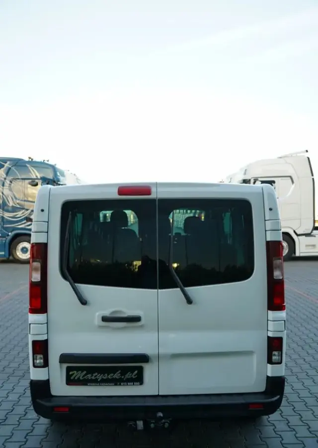 RENAULT TRAFIC III / BUS / 9 MIEJSC / PIERWSZY WŁAŚCICIEL / POLSKI SALON / 2022 ROK / 