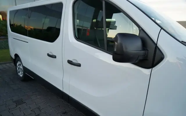 RENAULT TRAFIC III / BUS / 9 MIEJSC / PIERWSZY WŁAŚCICIEL / POLSKI SALON / 2022 ROK / 