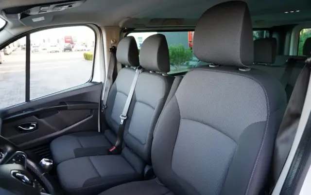 RENAULT TRAFIC III / BUS / 9 MIEJSC / PIERWSZY WŁAŚCICIEL / POLSKI SALON / 2022 ROK / 