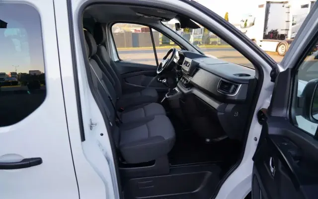 RENAULT TRAFIC III / BUS / 9 MIEJSC / PIERWSZY WŁAŚCICIEL / POLSKI SALON / 2022 ROK / 