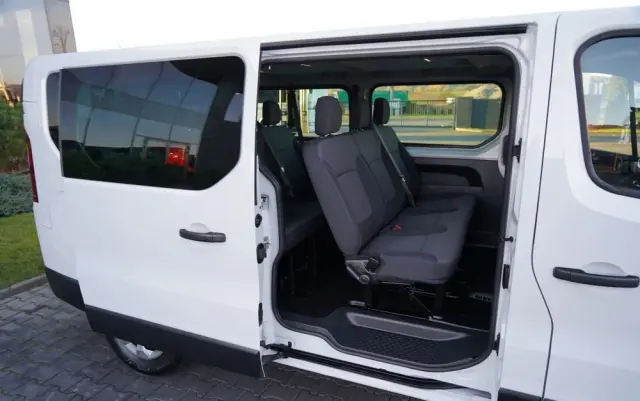 RENAULT TRAFIC III / BUS / 9 MIEJSC / PIERWSZY WŁAŚCICIEL / POLSKI SALON / 2022 ROK / 