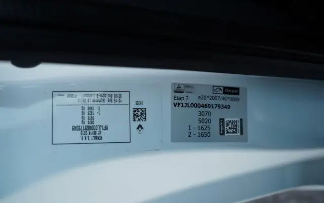 RENAULT TRAFIC III / BUS / 9 MIEJSC / PIERWSZY WŁAŚCICIEL / POLSKI SALON / 2022 ROK / 