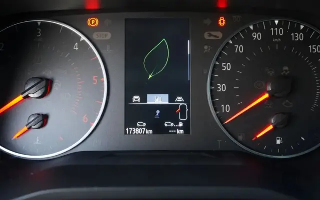 RENAULT TRAFIC III / BUS / 9 MIEJSC / PIERWSZY WŁAŚCICIEL / POLSKI SALON / 2022 ROK / 