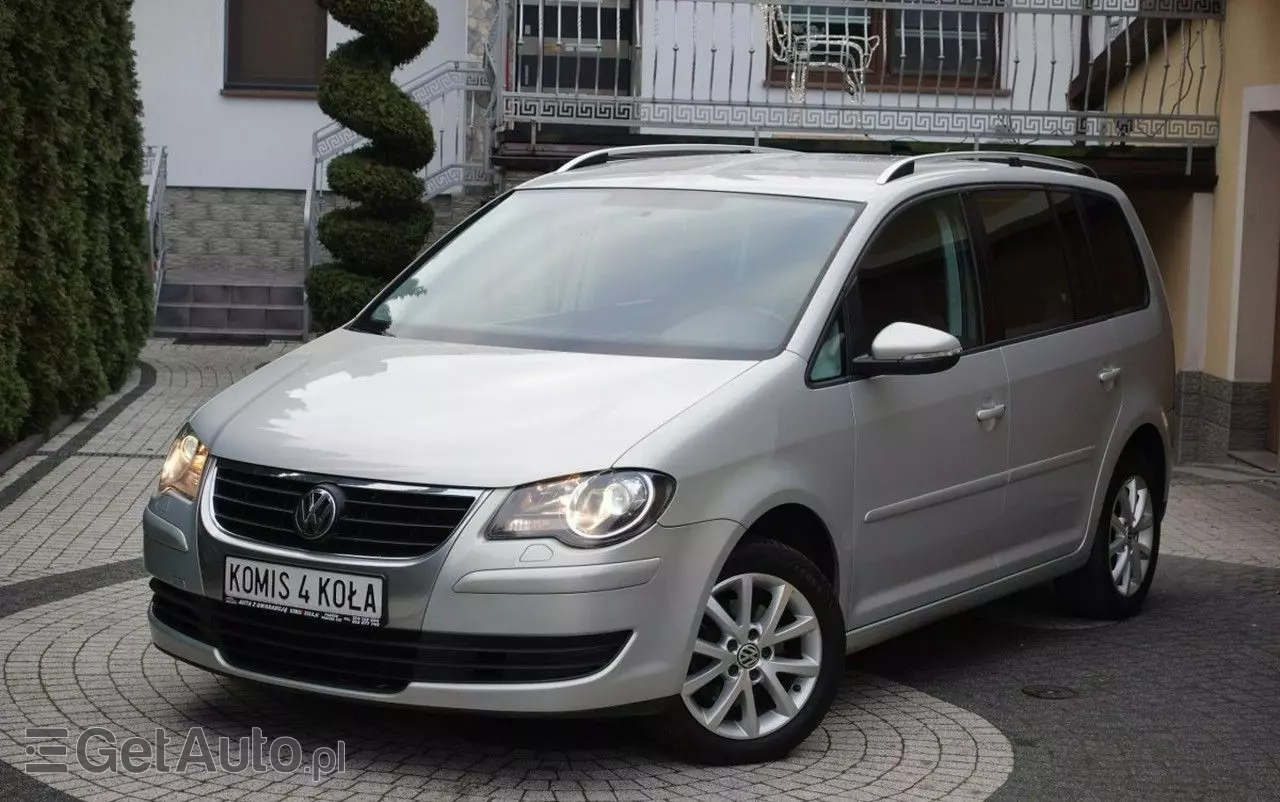 VOLKSWAGEN Touran 