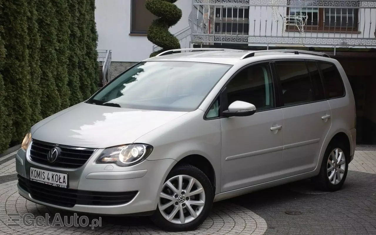 VOLKSWAGEN Touran 