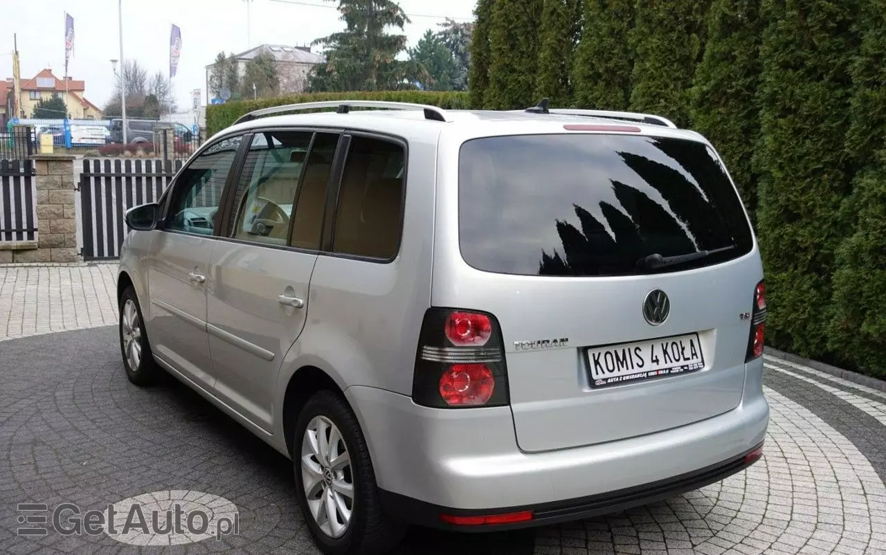 VOLKSWAGEN Touran 