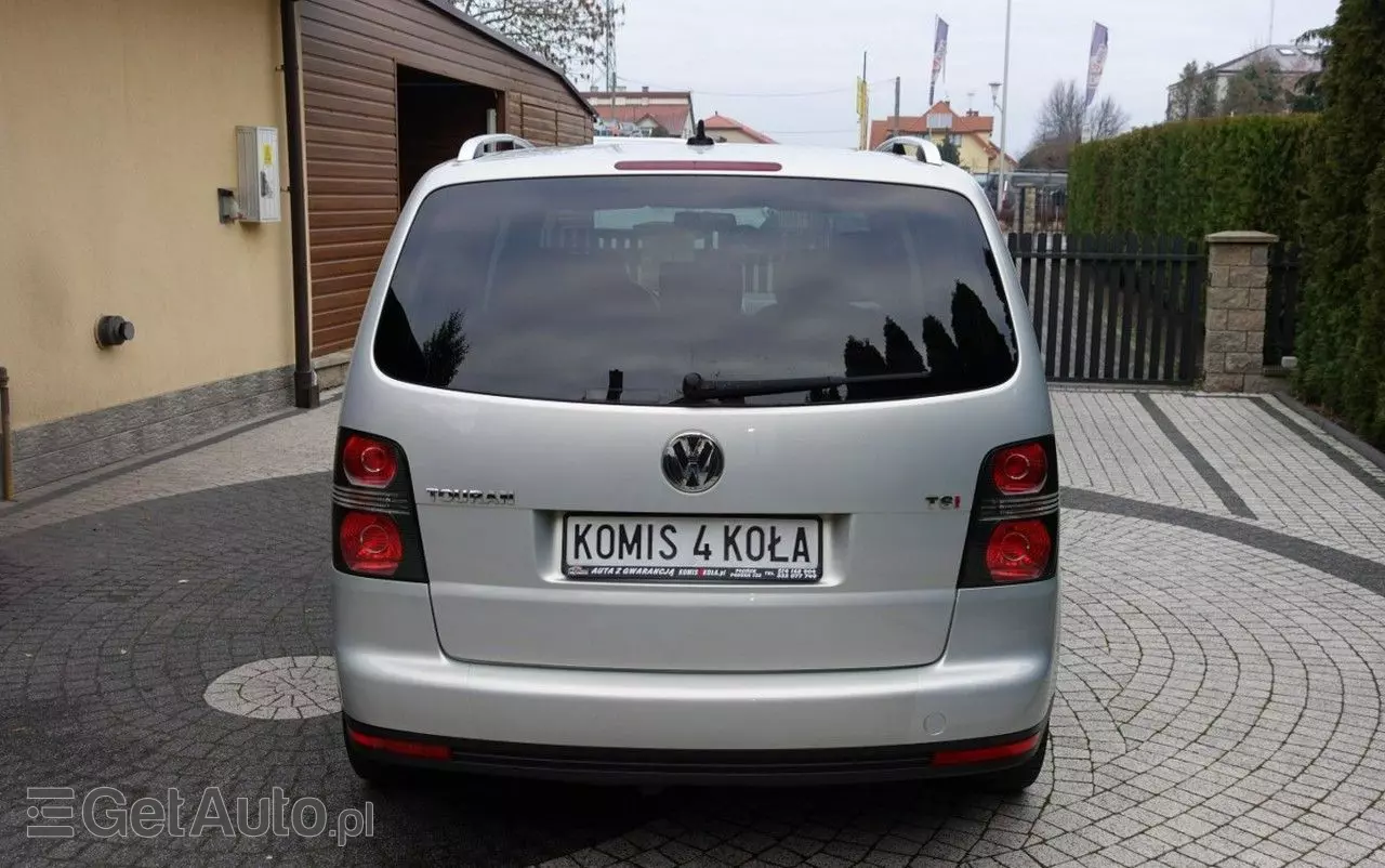 VOLKSWAGEN Touran 