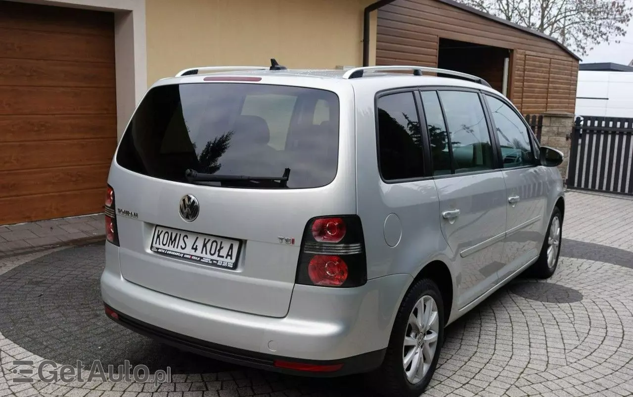VOLKSWAGEN Touran 