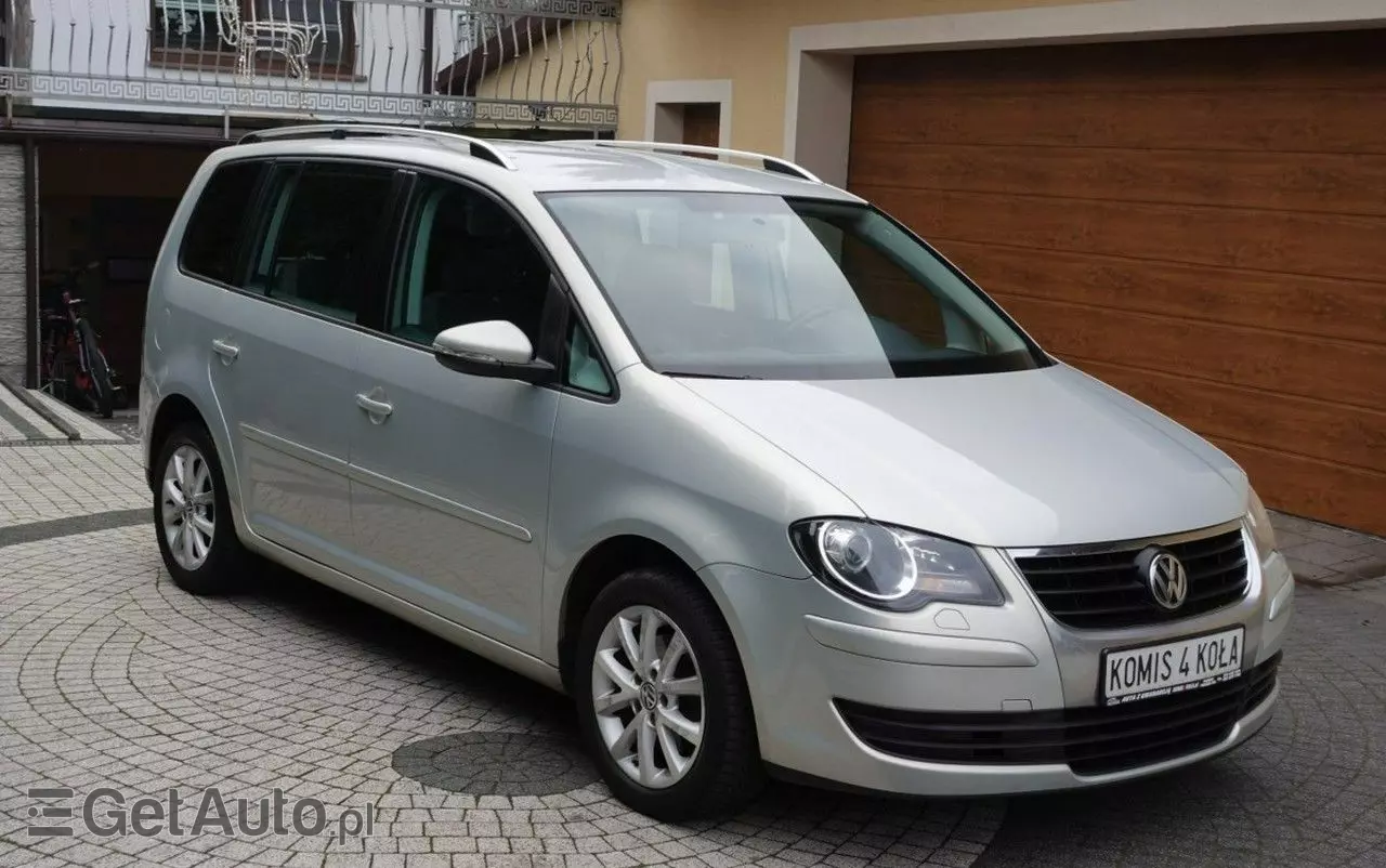 VOLKSWAGEN Touran 
