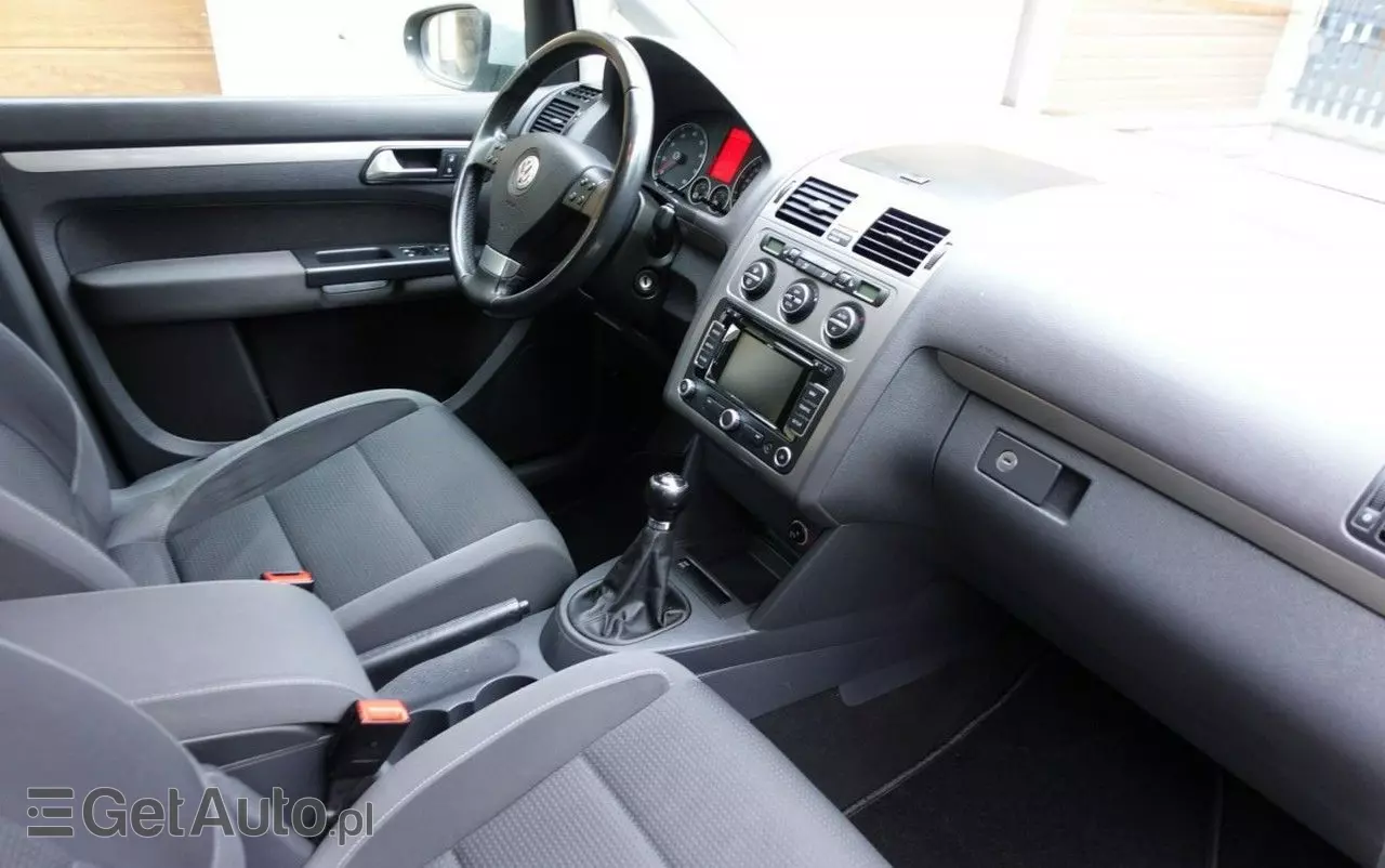 VOLKSWAGEN Touran 