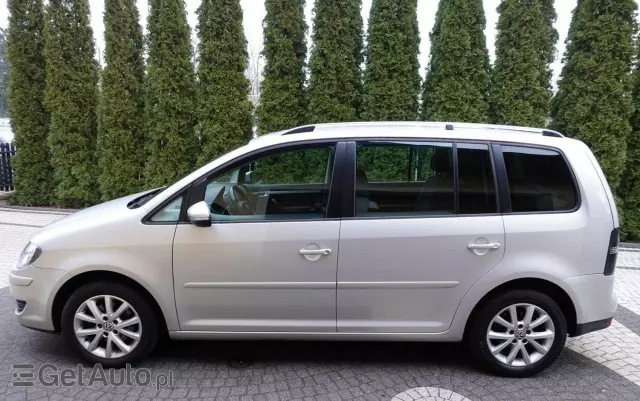 VOLKSWAGEN Touran 