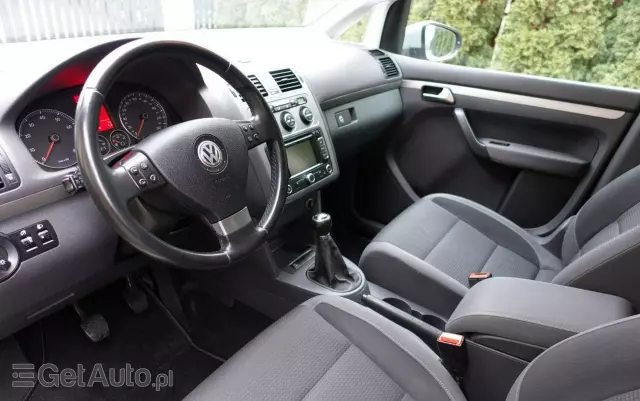 VOLKSWAGEN Touran 