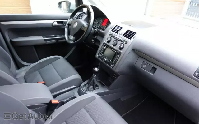 VOLKSWAGEN Touran 