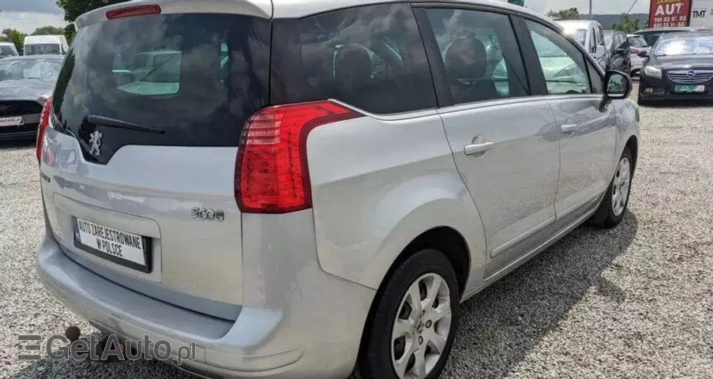 PEUGEOT 5008 