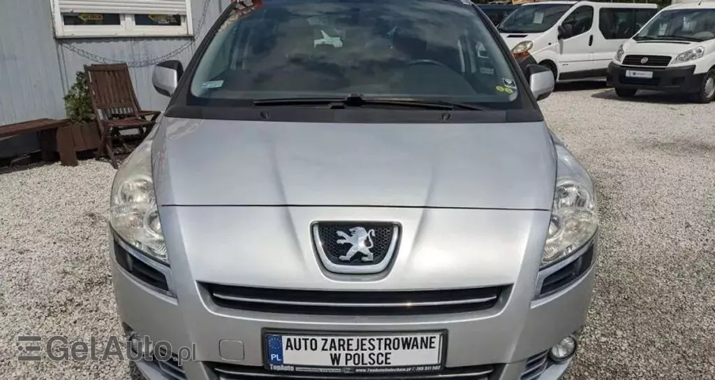 PEUGEOT 5008 
