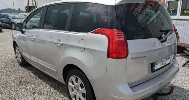 PEUGEOT 5008 