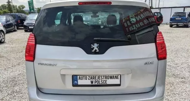 PEUGEOT 5008 