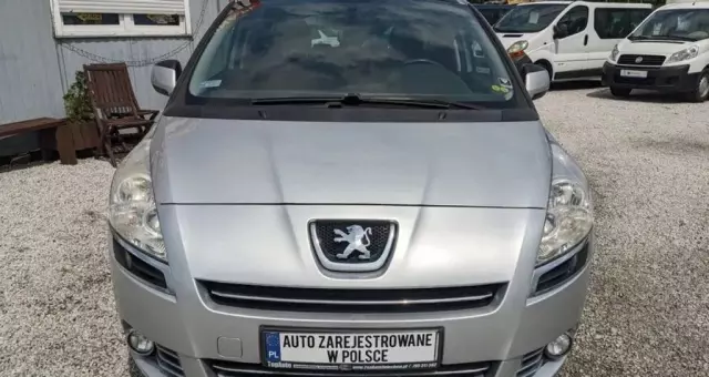PEUGEOT 5008 